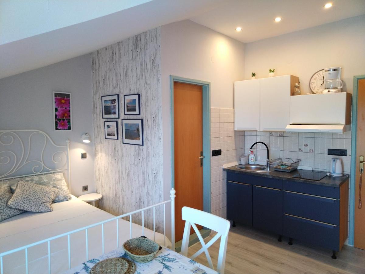 Apartments Tamara Sukošan エクステリア 写真